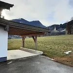Apartament Lora *